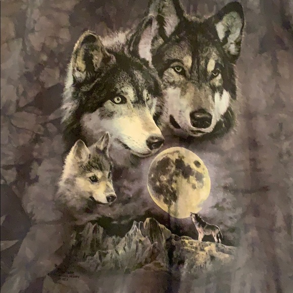 The Mountain gray tie dye tee with wolves. - Picture 2 of 5